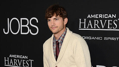 Bei den Dreharbeiten zu "Jobs" soll es zwischen Ashton Kutcher und einer jungen Schwedin gefunkt haben