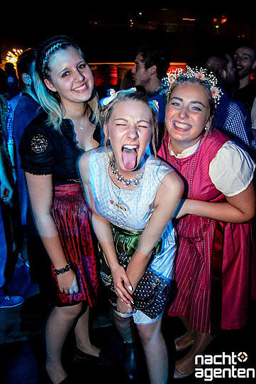 Apres-Wiesn-Party im Neuraum. Mehr Bilder unter: http://www.nachtagenten.de/event/26.09.2015/neuraum/16-tage-wiesn-16-tage-neuraum.332622.html