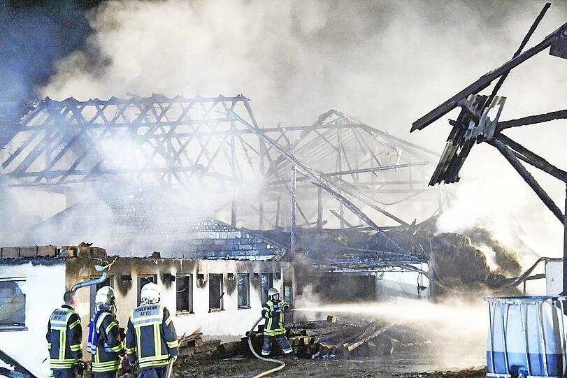 Bei dem Brand in Edling wurde der komplette Bauernhof ein Raub der Flammen.