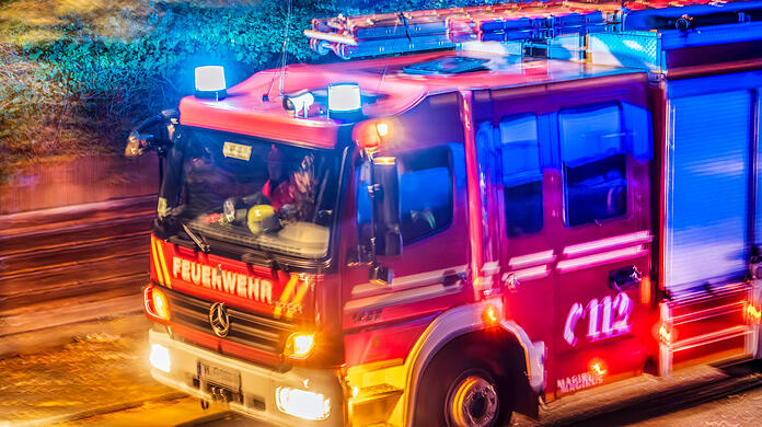 Die Feuerwehr schätzt den Sachschaden auf etwa 20.000 Euro. (Symbolbild)