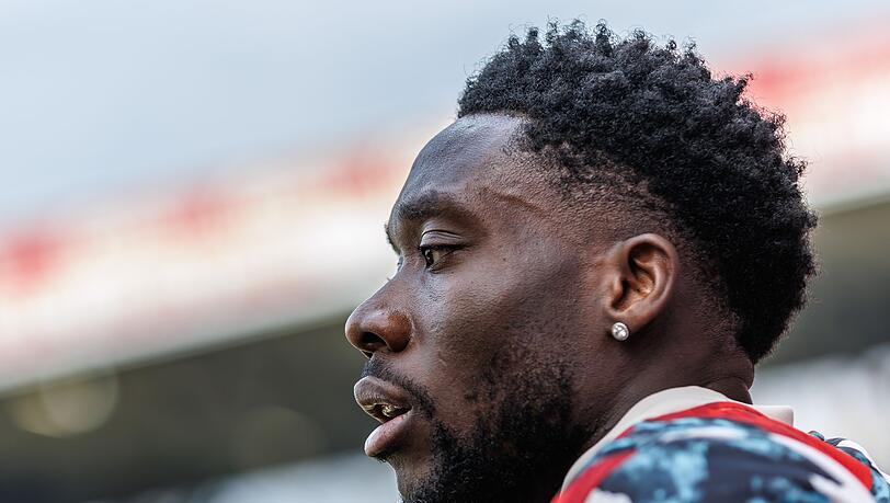 Bayern-Profi Alphonso Davies arbeitet nach einer schweren Knieverletzung am Comeback. (Archivbild)