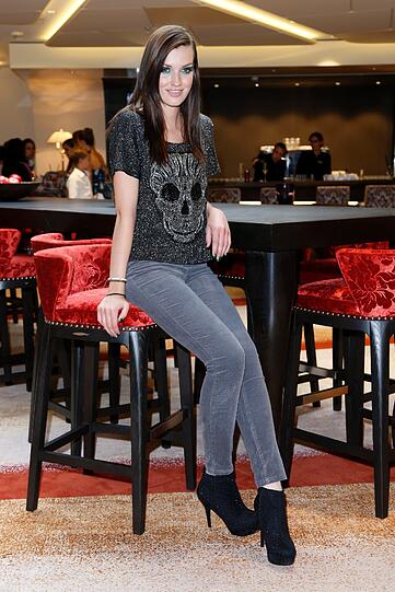 Die schöne Topmodel-Finalistin Luise Will lief auch über den Laufsteg.
