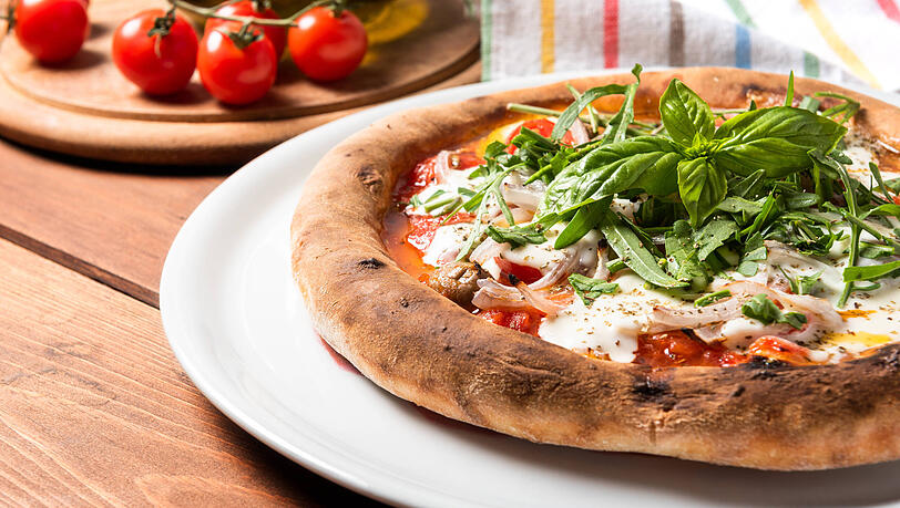 Eine italienische Pizza ist ein Kunstwerk, das gerne genossen wird. Die beste neapolitanische Pizza kommt aus Bayern. Der Chef ist jetzt bereits nach Nürnberg expandiert und hat weitere Pläne. (Symbolbild) Eine italienische Pizza ist ein Kunstwerk, das gerne genossen wird. Die beste neapolitanische Pizza kommt aus Bayern. Der Chef ist jetzt bereits nach Nürnberg expandiert und hat weitere Pläne. (Symbolbild)