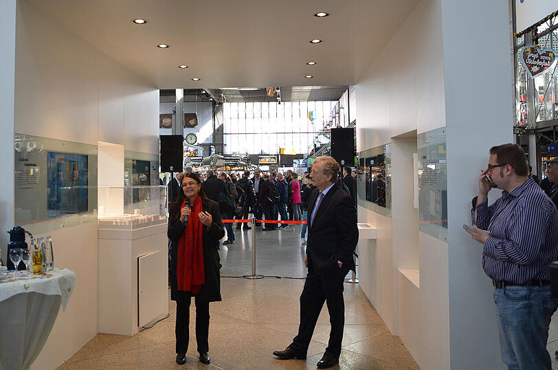 Die Münchner Stadtbaurätin Prof. Dr. Elisabeth Merk und der Bauvorstand von DB Station&Service, Rolf Reh, eröffneten am Montag das InfoCenter der Bahn.