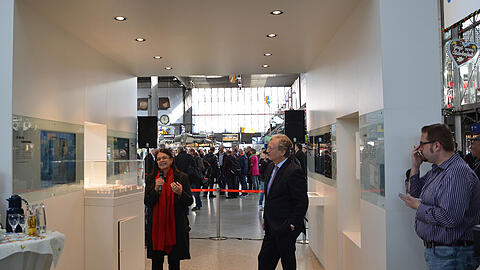 Die Münchner Stadtbaurätin Prof. Dr. Elisabeth Merk und der Bauvorstand von DB Station&Service, Rolf Reh, eröffneten am Montag das InfoCenter der Bahn.