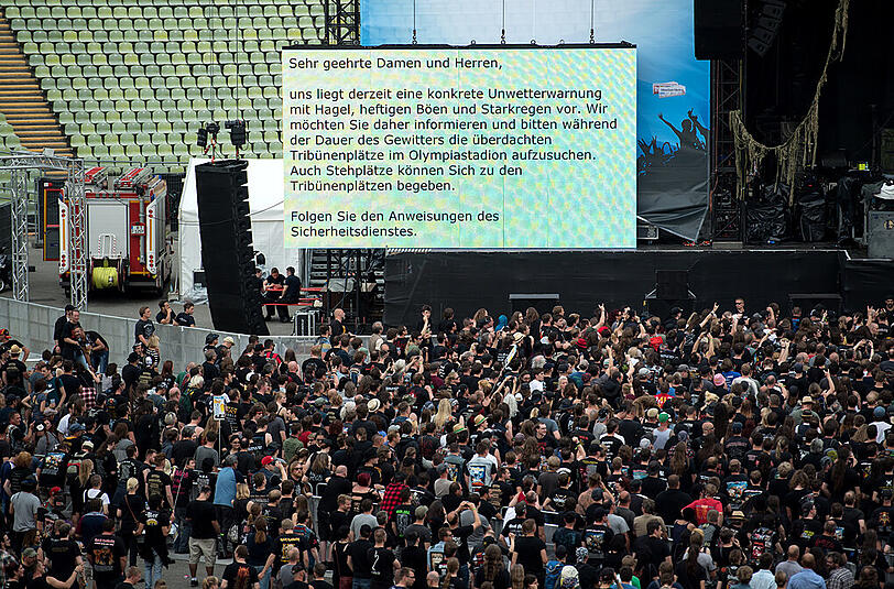 Rock und Regen - die Bilder vom Sonntag auf dem "Rockavaria" mit dem Iron-Maiden-Konzert als Höhepunkt.