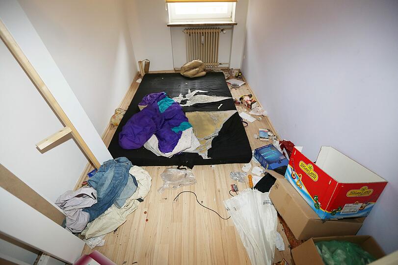 Das Schlafzimmer - vergleichsweise aufgeräumt.