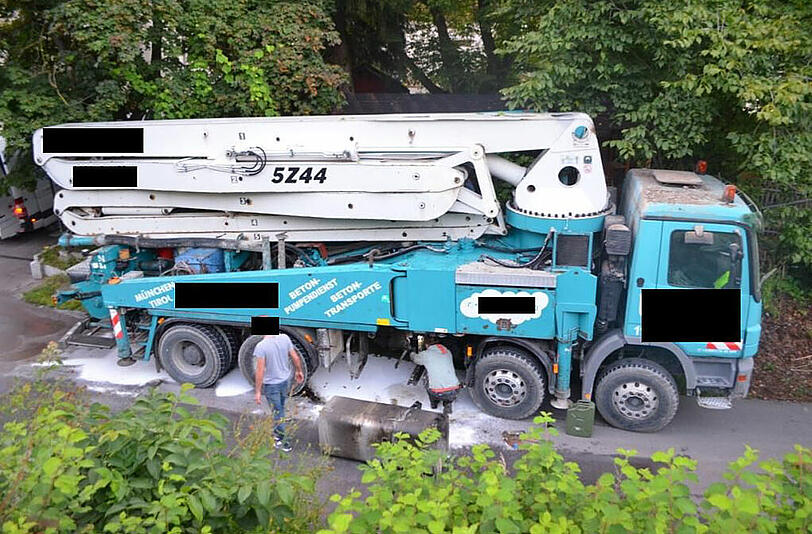 Laster zerstört Unterführung: Bilder von der Unfallstelle.