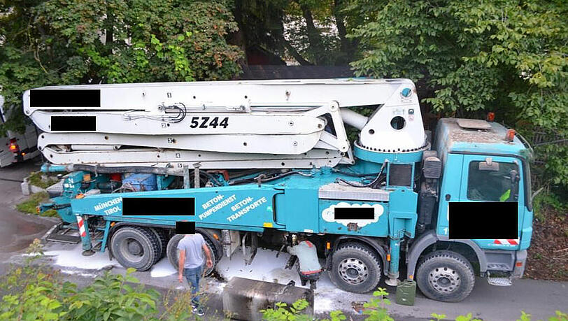 Laster zerstört Unterführung: Bilder von der Unfallstelle. Laster zerstört Unterführung: Bilder von der Unfallstelle.