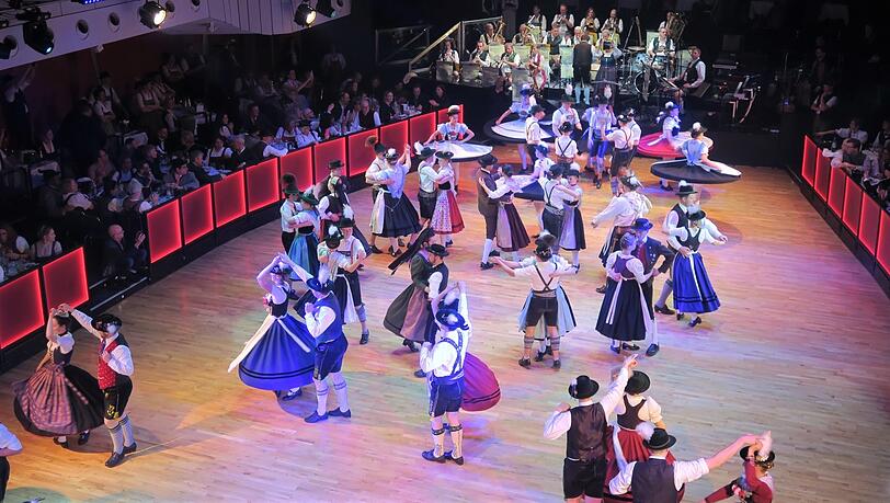 'Oide Wiesn Bürgerball': München tanzt wieder