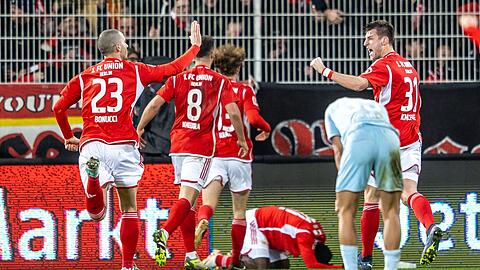 Die Spieler des 1. FC Union Berlin jubeln nach dem 2:0.