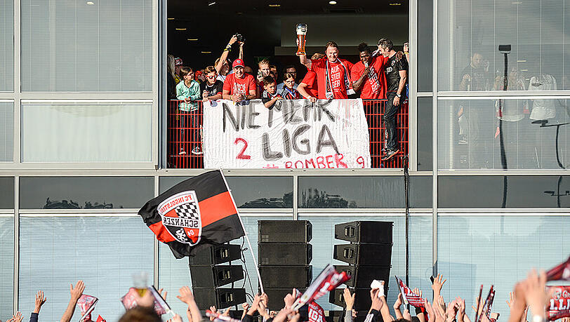 Im gegensatz zum FC Ingolstadt steht für viele Clubs am letzten Spieltag noch einiges auf dem Spiel. Im gegensatz zum FC Ingolstadt steht für viele Clubs am letzten Spieltag noch einiges auf dem Spiel.