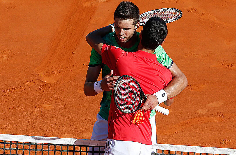 Der 22 Jahre alte Vesely (hinten) landete gegen Djokovic seinen ersten Sieg gegen einen Top-Ten-Spieler überhaupt.