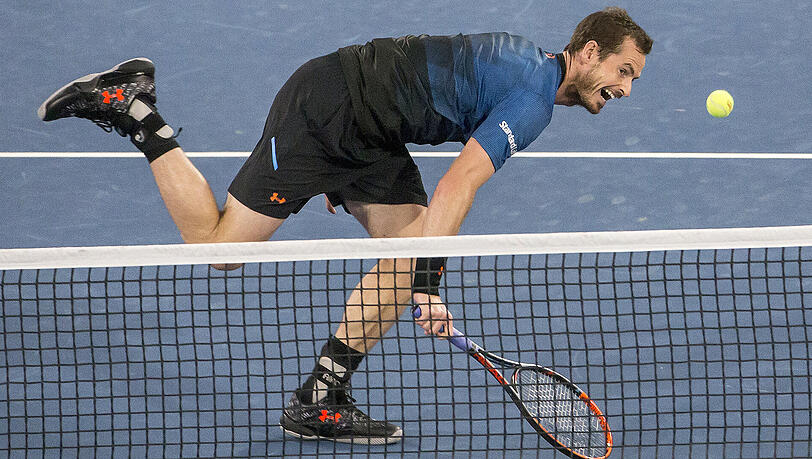 Seit seinem Turniersieg in Dubai Anfang März hat Andy Murray nur zwei Spiele gewonnen, zuletzt musste er länger wegen Ellbogenproblemen pausieren. Seit seinem Turniersieg in Dubai Anfang März hat Andy Murray nur zwei Spiele gewonnen, zuletzt musste er länger wegen Ellbogenproblemen pausieren.