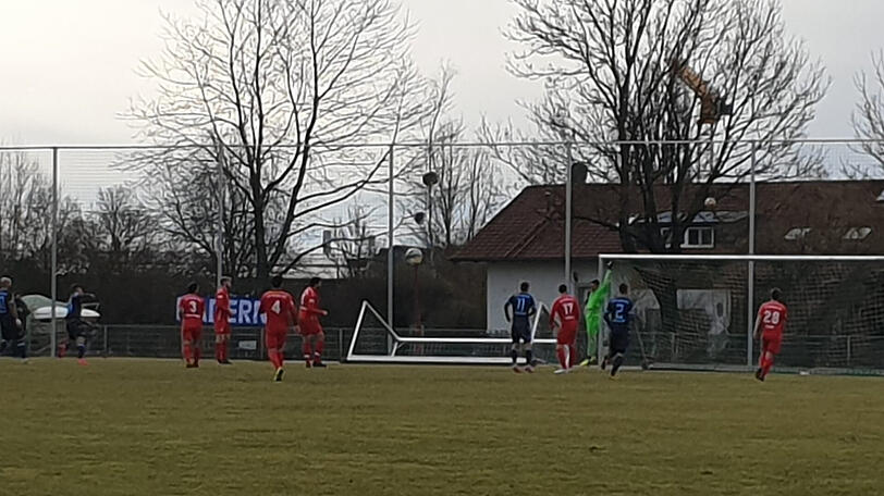 Die Löwen im Angriff gegen den TSV Dachau.