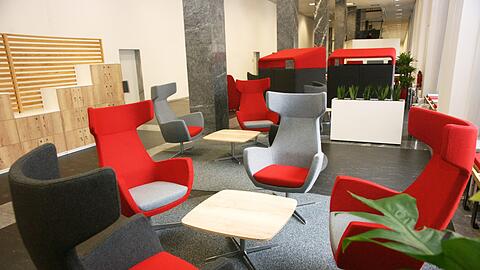 Sieht gemütlich aus &ndash; und so gar nicht wie eine ehrwürdige Bibliothek: Blick ins neugestaltete Parterre der Stabi.
