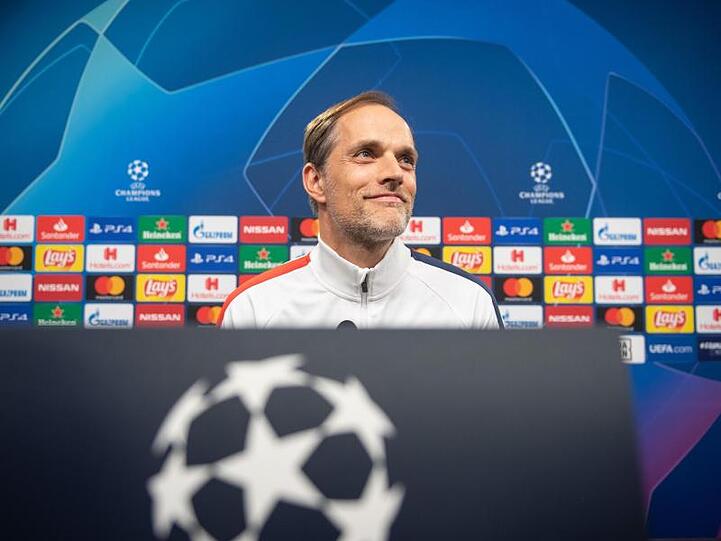 Thomas Tuchel, Trainer von Paris Saint-Germain, sitzt bei einer Pressekonferenz. Foto: Bernd Thissen/dpa/Archivbild