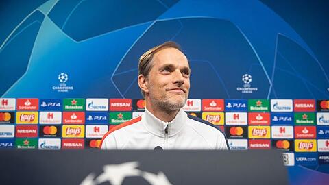 Thomas Tuchel, Trainer von Paris Saint-Germain, sitzt bei einer Pressekonferenz. Foto: Bernd Thissen/dpa/Archivbild