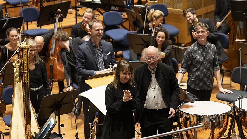 Lisa Streich mit Johannes Kalitzke und dem BR-Symphonieorchester im Herkulessaal. Lisa Streich mit Johannes Kalitzke und dem BR-Symphonieorchester im Herkulessaal.
