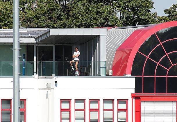 Leon, der Radler: Goretzka am Mittwoch an der Säbener Straße. Leon, der Radler: Goretzka am Mittwoch an der Säbener Straße.