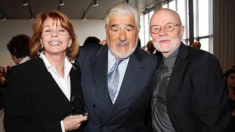 Weggefährten, Kollegen, Freunde: Senta Berger (stark applaudiert für ihre Rede), Mario Adorf und der Jubilar, Filmproduzent Günter Rohrbach, im Literaturhaus.