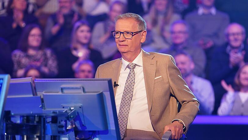 Günther Jauch stellt bei "Wer wird Millionär?" eine Frage zur Ewigen Tabellen der Bundesliga. Günther Jauch stellt bei "Wer wird Millionär?" eine Frage zur Ewigen Tabellen der Bundesliga.