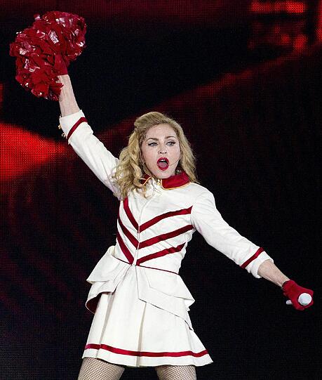 Madonna: 53-jährige Pop-Quenn und immer noch "sexy as hell" - sehen Sie hier die besten und heißesten Bilder ihrer Show in Rom.