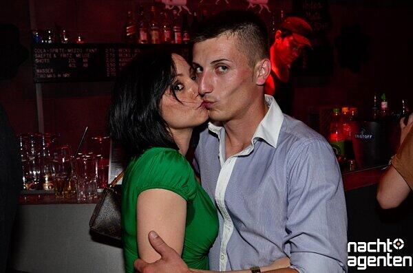 Imm Harry Klein unterwarfen sich die Clubber wieder dem Bass: "Slave To The Rhythm". Mehr Bilder aus dem Harry Klein unter:  www.nachtagenten.de