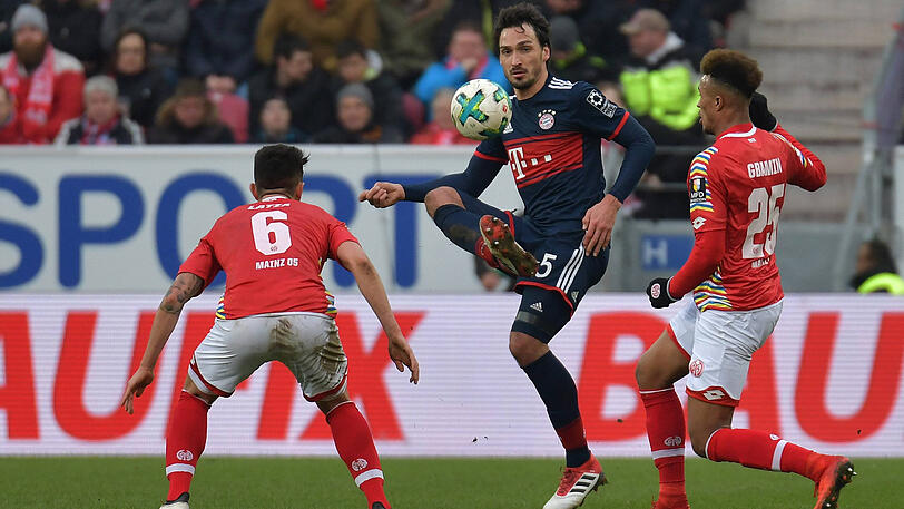 Mats Hummels: Note 3. Erstes Spiel anno 2018 für den Innenverteidiger, der nach sechs Wochen erstmals wieder im Kader war. Es dauerte etwas bis der Weltmeister wieder zu seinem Spiel fand. Pässe gingen ins Leere, aber das gewohnte elegante Stellungsspiel hatte er schnell wieder drauf. Retter im Fünfmeterraum (61.).
