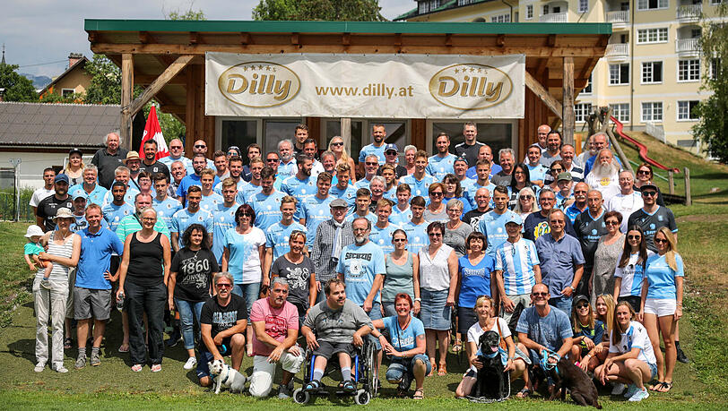 Gruppenfoto der Löwen-Familie im Trainingslager. Gruppenfoto der Löwen-Familie im Trainingslager.
