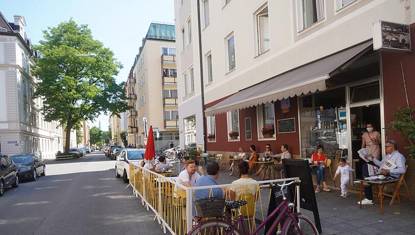 Haidhauser Flair: Vor dem Café Fortuna ist dieses Jahr die Chance besser, einen freien Platz zu ergattern. Haidhauser Flair: Vor dem Café Fortuna ist dieses Jahr die Chance besser, einen freien Platz zu ergattern.