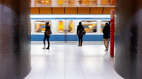 Geht es nach den Jusos, sollen Münchner Fahrgäste Anfang September eine Woche lang keine Tickets für die Öffentlichen in der Stadt brauchen.