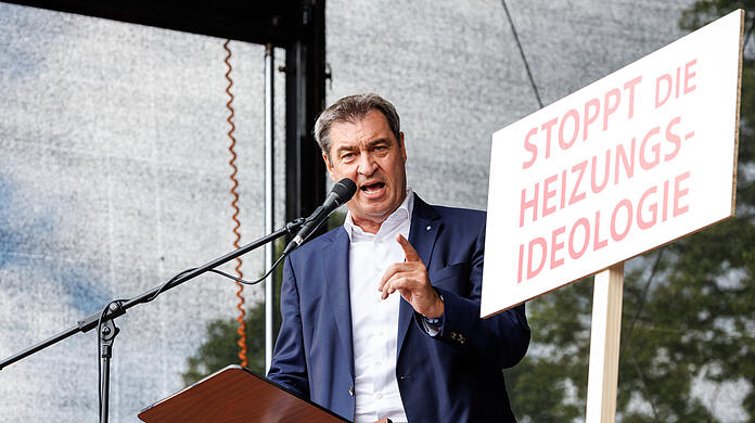 Bayerns Ministerpräsident Markus Söder während seiner Rede bei der Demo in Erding.