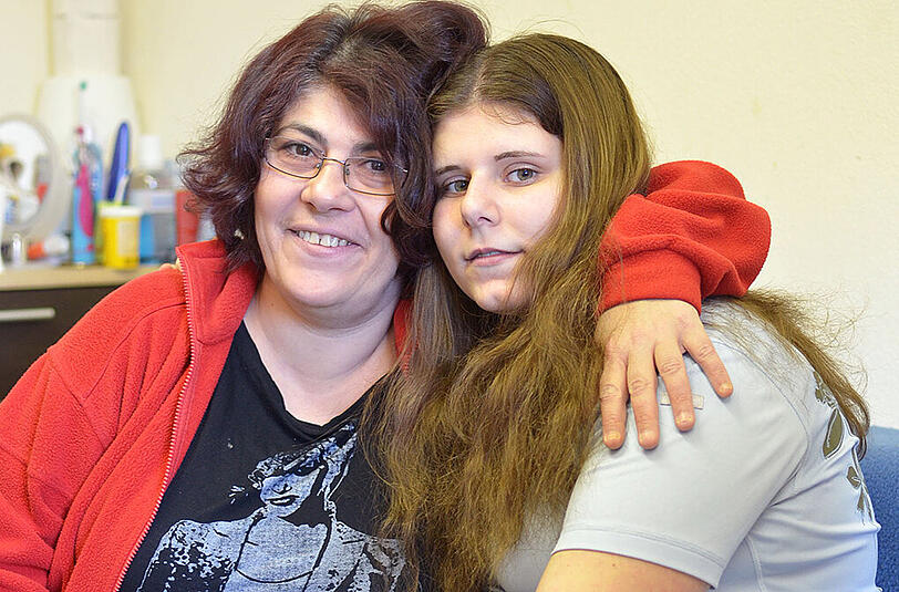Sie suchen eine Bleibe: die 48-jährige Mutter Efterpi mit ihrer Tochter Stefania (15).