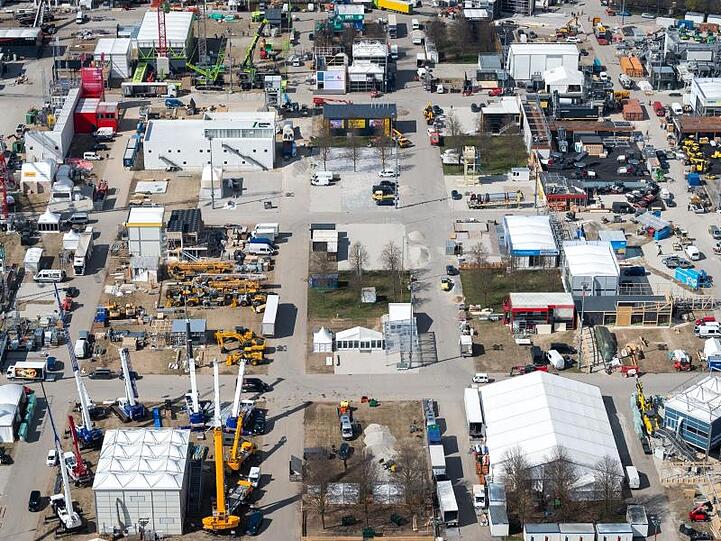 Das Gelände der "bauma", der weltgrößten Fachmesse für Baumaschinen. Foto: Sina Schuldt/Archiv