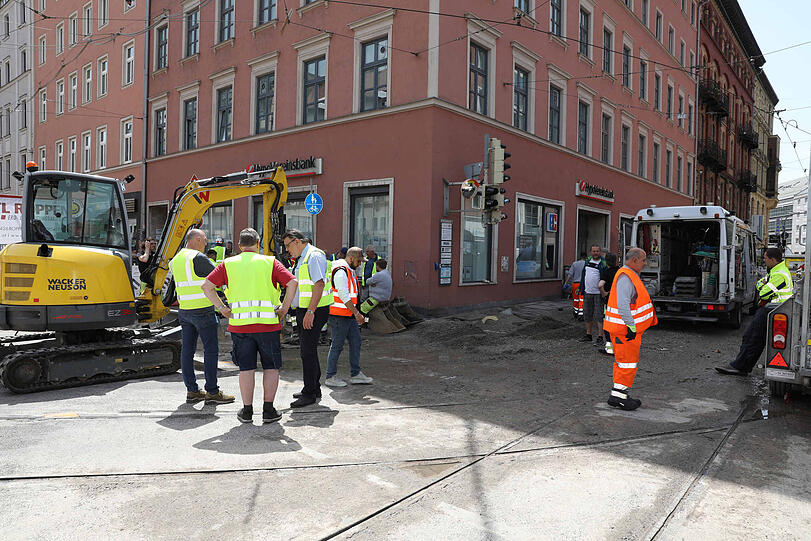 Im Bereich der Zweibrückenstraße gab es einen Wasserrohrbruch.