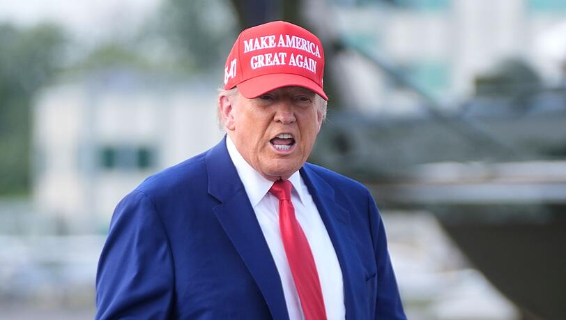 Tagelang wollte Trump sich mit Blick auf eine militärische Intervention der USA im Iran nicht festlegen.