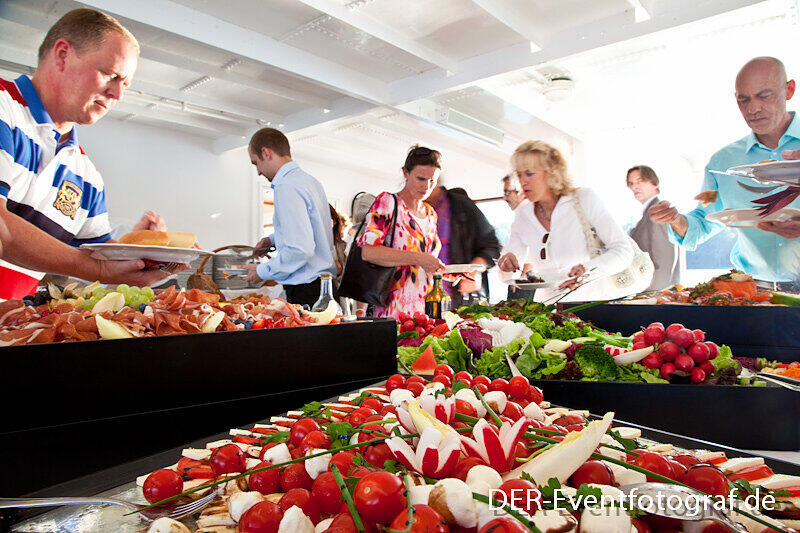 Am Buffet erwartete die Gäste eine mediterrane Kombination von Speisen.