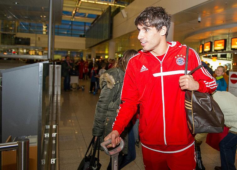 Die Bayern-Stars checken am Flughafen München ein. Sie sind unterwegs ins Trainingslager nach Doha/Katar. Die Bilder vom Abflug.