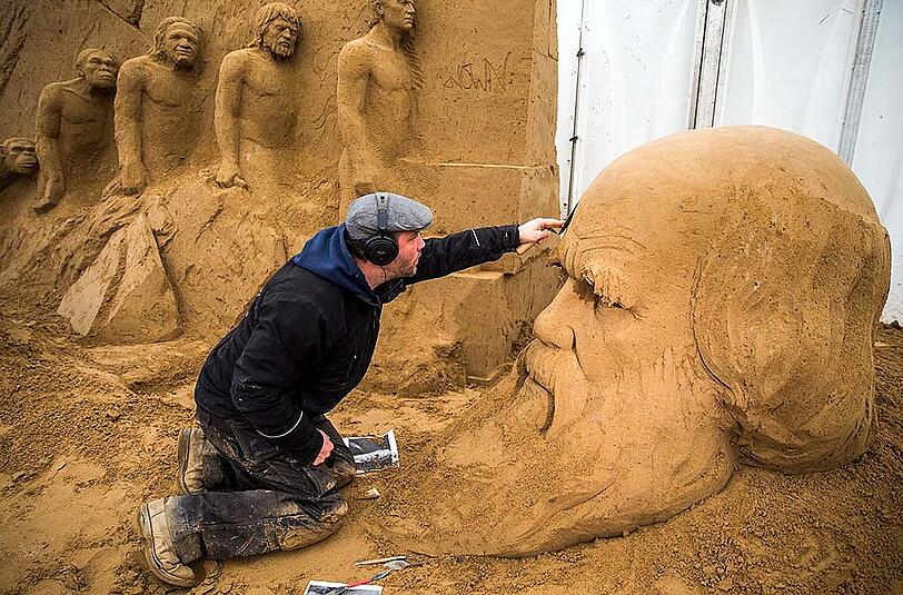 Bilder vom Sand-Skulpturen-Festival auf Rügen. Insgesamt 50 Künstler haben sich am Event beteiligt.