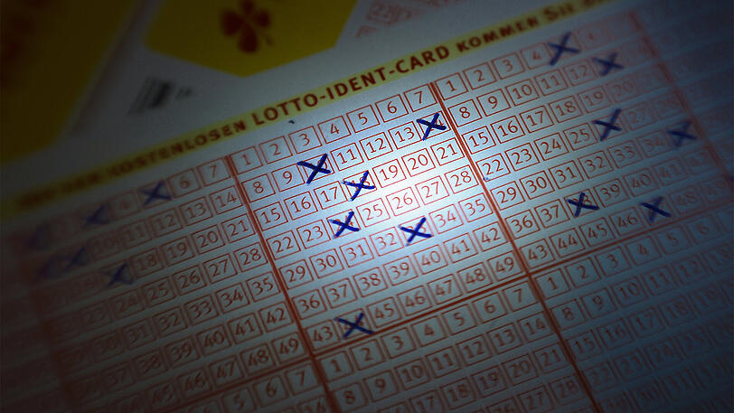 Jackpot geknackt! Ein Ehepaar aus Schwaben freut sich über 3.277.777 Euro.