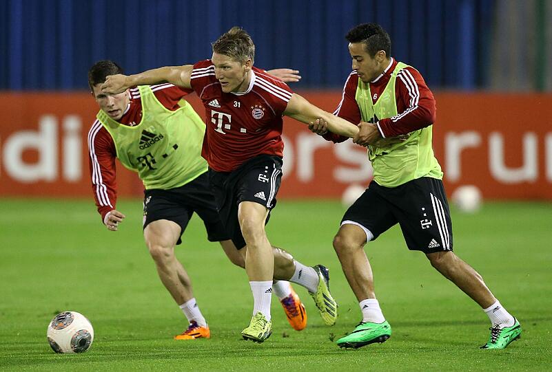 Bastian Schweinsteiger ist wieder voll ins Mannschaftstraining eingestiegen und macht problemlos bei den Trainingsspielen mit.