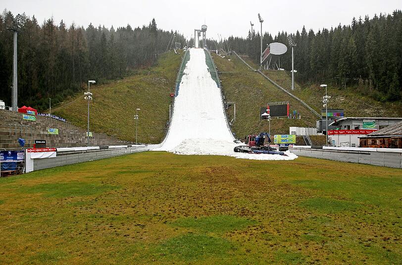 So sah es mitte November an der Schanze in Klingenthal aus. Bislang hat sich an diesem Bild nichts geändert.