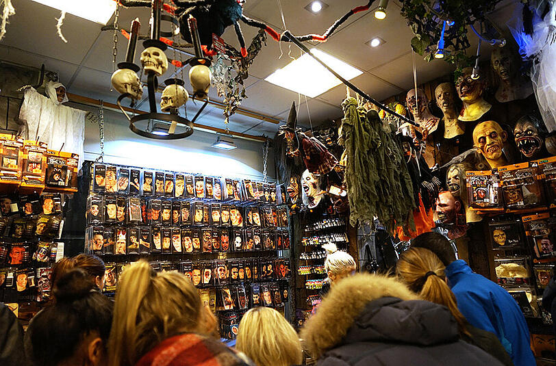 Der Halloween Gore Store bietet alles, was das Herz eines Horror-Fans begehrt.