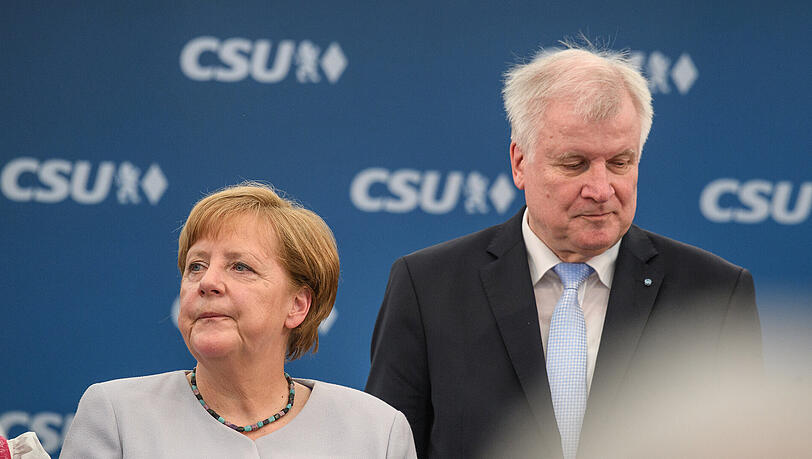 Bundeskanzlerin Angela Merkel und der bayerische Ministerpräsident Horst Seehofer wollen nicht mehr streiten. Bundeskanzlerin Angela Merkel und der bayerische Ministerpräsident Horst Seehofer wollen nicht mehr streiten.