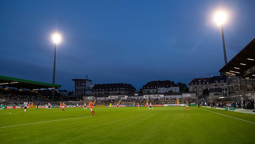 Auch am Freitagabend gibt's Flutlicht im Grünwalder Stadion. (Archivbild)