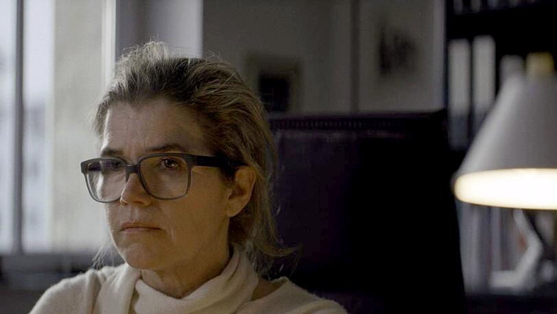 Nicht nur komödiantisch unterwegs: Anke Engelke spielt die Anwältin Kreber, die Bruno 50.000 Euro für die Behandlung eines an Leukämie erkrankten Mafioso bietet. Nicht nur komödiantisch unterwegs: Anke Engelke spielt die Anwältin Kreber, die Bruno 50.000 Euro für die Behandlung eines an Leukämie erkrankten Mafioso bietet.
