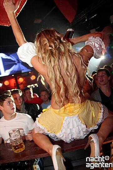 In der Nachtgalerie geht's am Dienstag hoch her. Erotik-Star Mia Magma steht hier im Mittelpunkt. Mehr Bilder unter:
