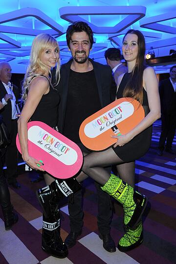 Adrian Can mit zwei Models bei der GENTLEMEN STYLE NIGHT im Hotel Vier Jahreszeiten.
