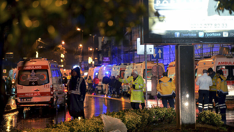In Istanbul richtete ein Attentäter ein Blutbad unter Feiernden an. Die Bilder.